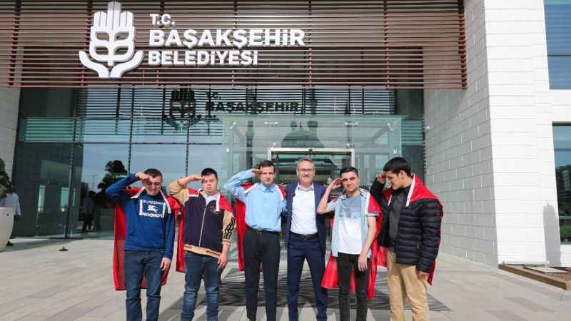 Başakşehir’in en özel gençlerine zurnalı asker eğlencesi Başakşehir’in en özel gençlerine zurnalı asker eğlencesi
