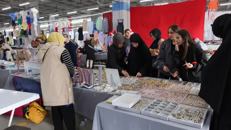 Ümraniyeliler yeni kapalı pazardan memnun: AVM’yi aratmıyor Ümraniyeliler yeni kapalı pazardan memnun: AVM’yi aratmıyor