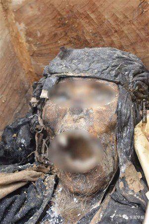 Yol kazısında çıkan tabutun içini görünce…