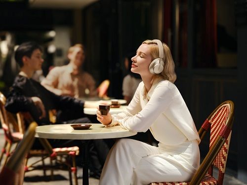 HUAWEI FreeBuds Studio ile güçlü gürültü engelleme: Sadece müzik ve siz