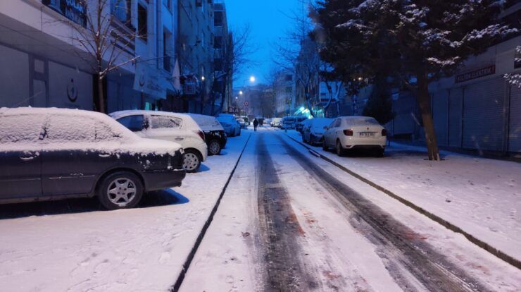 İSTANBUL’DA BEYAZ ÖRTÜ