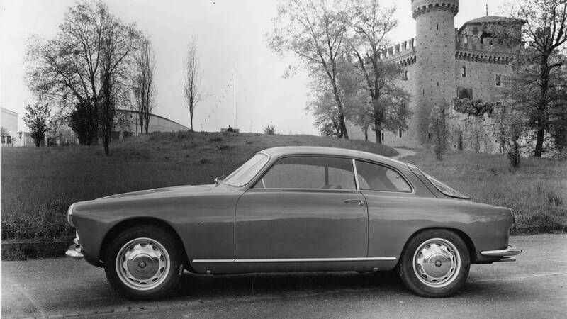 Alfa Romeo, iki efsanevi modelin yıl dönümünü kutluyor Alfa Romeo, iki efsanevi modelin yıl dönümünü kutluyor