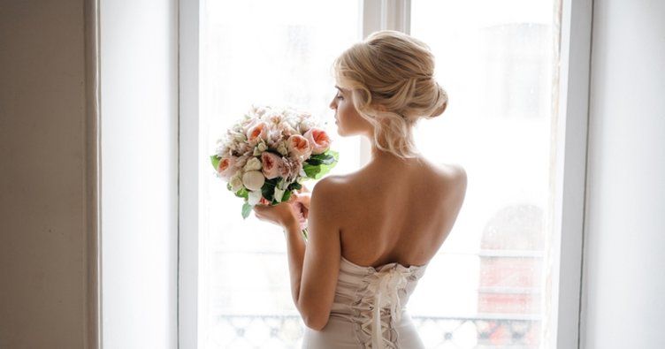 Yaz düğünü için gelinlik saçı aksesuarları…