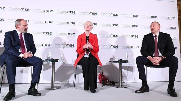 İlk kez Ermenistan ve Azerbaycan liderleri kamuoyu önünde tartıştı