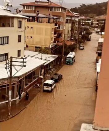 İzmir yağmura teslim