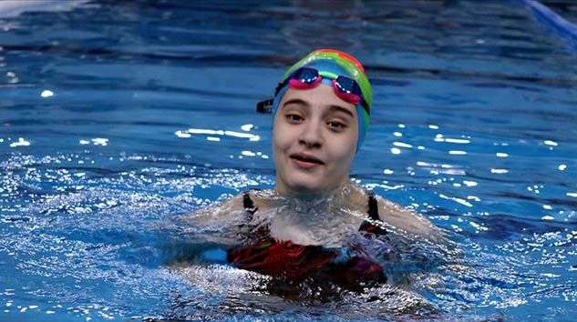 Su korkusunu yendi, yüzmede Türkiye şampiyonu oldu