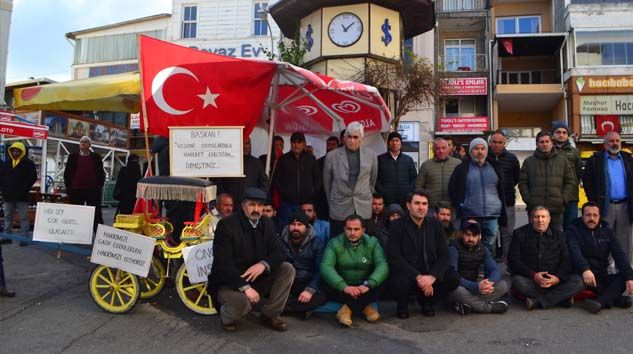 Adalar’da faytoncuların oturma eylemi sürüyor