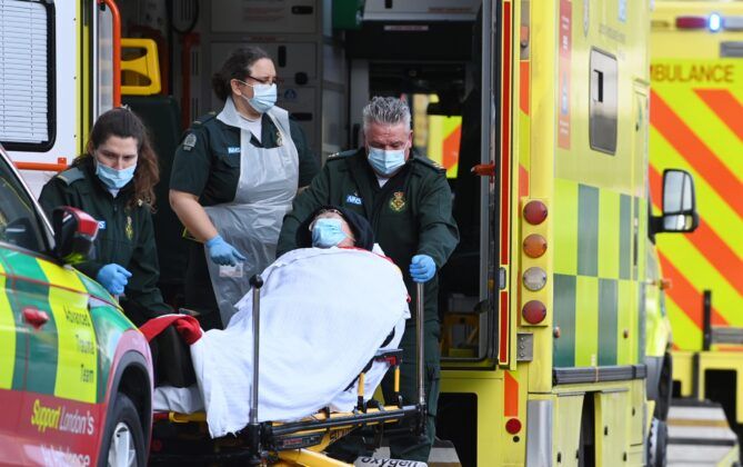 İngiltere’de son 24 saatte Covid-19’dan 454 can kaybı