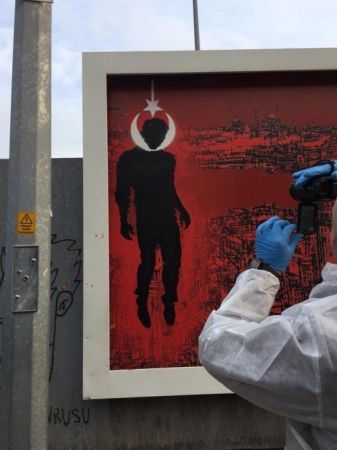 Kabataş’ta ortalığı karıştıran afiş! Polis ekipleri harekete geçti