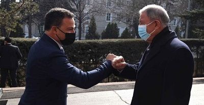 Bakan Akar, Arnavutluk Savunma Bakanı Peleshi ile bir araya geldi