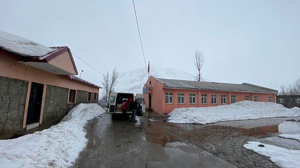 Çare Derneği’nden Bitlis Tatvan’da 120 Öğrenciye Kış Yardımı