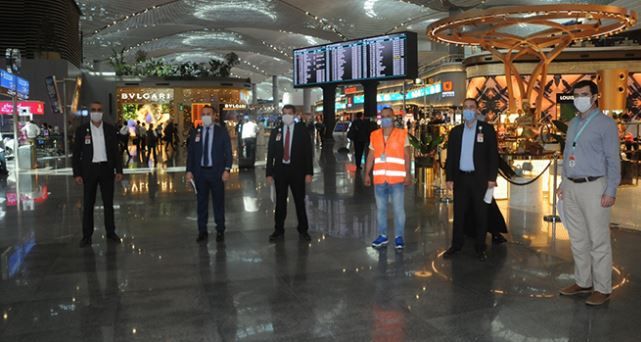 İstanbul’daki havalimanlarında 4 bin 875 yolcunun PCR testi pozitif çıktı