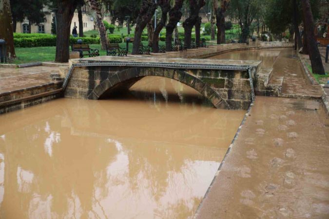 Selin vurduğu Balıklıgöl çamurla kaplandı