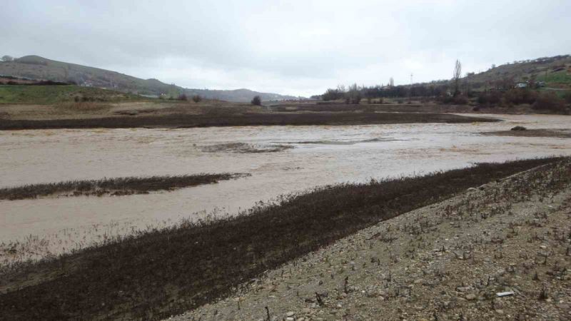 Malatya’da sel metrelerce yükseklikte dalgalar oluşturdu Malatya’da sel metrelerce yükseklikte dalgalar oluşturdu