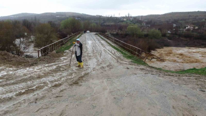 Malatya’da sel metrelerce yükseklikte dalgalar oluşturdu Malatya’da sel metrelerce yükseklikte dalgalar oluşturdu