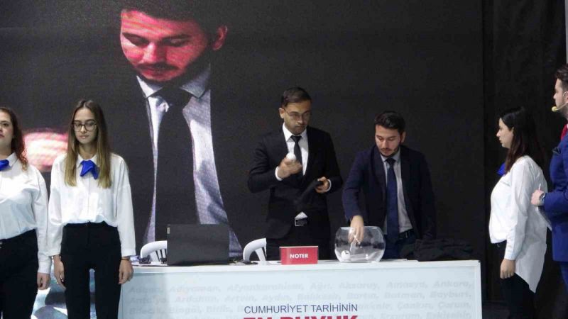 Tuzla’da "İlk Evim" projesiyle 20 bin 920 konutun kura çekimi başladı