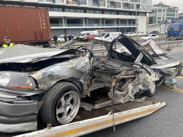 Beylikdüzü’nde feci kazada Ediz Çelik ve Mehmet Can Gezer hayatını kaybetti