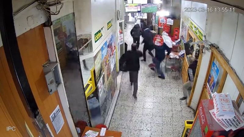 Bolu'daki deprem paniği kamerada: Pasajdan böyle çıktılar