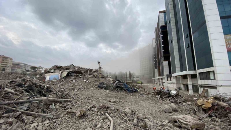 89 kişinin hayatını kaybettiği Diyar Galeria İş Merkezi bir dokunuşla yıkıldı 89 kişinin hayatını kaybettiği Diyar Galeria İş Merkezi bir dokunuşla yıkıldı