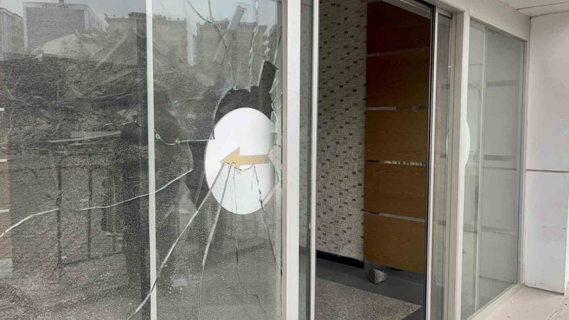 89 kişinin hayatını kaybettiği Diyar Galeria İş Merkezi bir dokunuşla yıkıldı 89 kişinin hayatını kaybettiği Diyar Galeria İş Merkezi bir dokunuşla yıkıldı