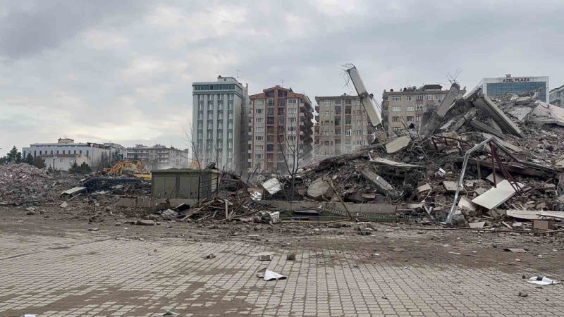 89 kişinin hayatını kaybettiği Diyar Galeria İş Merkezi bir dokunuşla yıkıldı 89 kişinin hayatını kaybettiği Diyar Galeria İş Merkezi bir dokunuşla yıkıldı