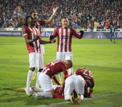 Sivasspor evinde Fiorentina'dan fark yedi.