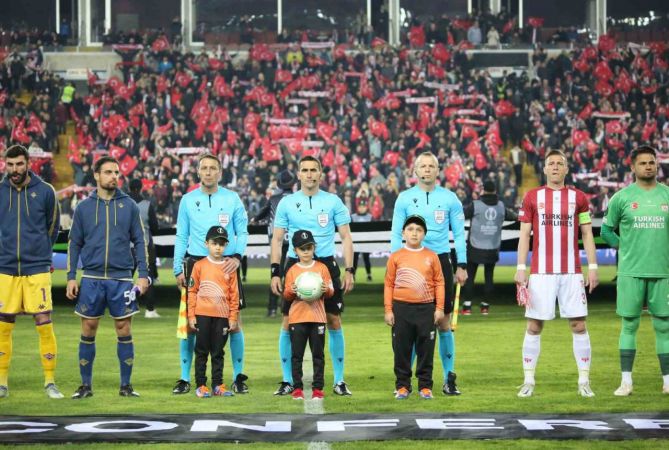 Sivasspor evinde Fiorentina'dan fark yedi.