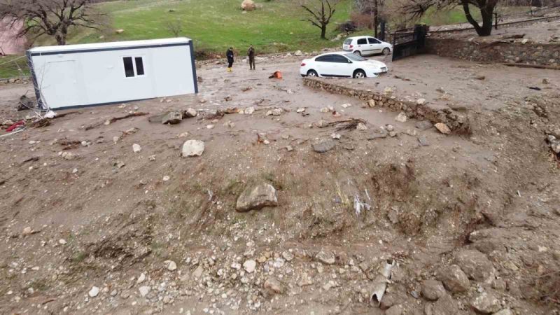 Konteynerin sele kapıldığı yer dron ile görüntülendi