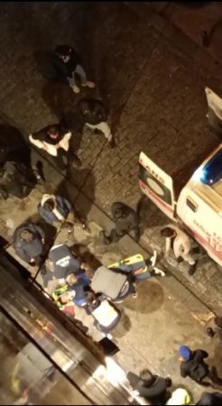 Galata’da dehşet anları kamerada: Otomobil yayaların arasına daldı Galata’da dehşet anları kamerada: Otomobil yayaların arasına daldı