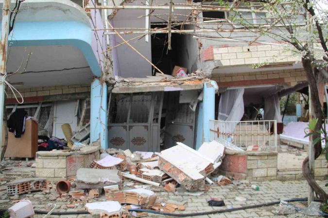 Hatay’daki depremde ek kolonların kurtardığı aile dehşet anlarını anlattı