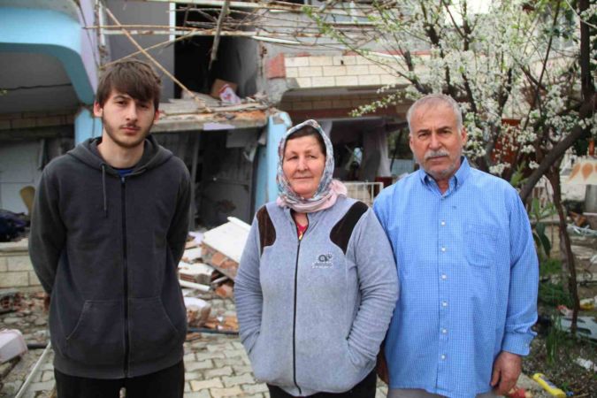 Hatay’daki depremde ek kolonların kurtardığı aile dehşet anlarını anlattı