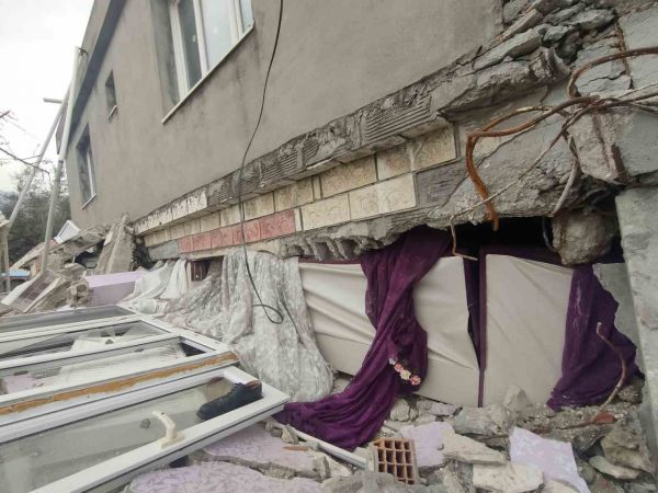 Hatay’daki depremde ek kolonların kurtardığı aile dehşet anlarını anlattı