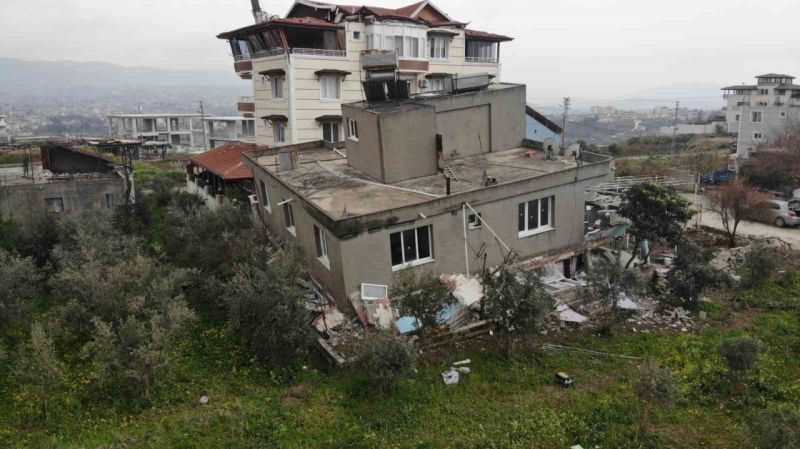 Hatay’daki depremde ek kolonların kurtardığı aile dehşet anlarını anlattı