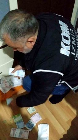 Gazi Turgut Aslan operasyonuyla FETÖ’nün gizli kuryeleri deşifre oldu Gazi Turgut Aslan operasyonuyla FETÖ’nün gizli kuryeleri deşifre oldu