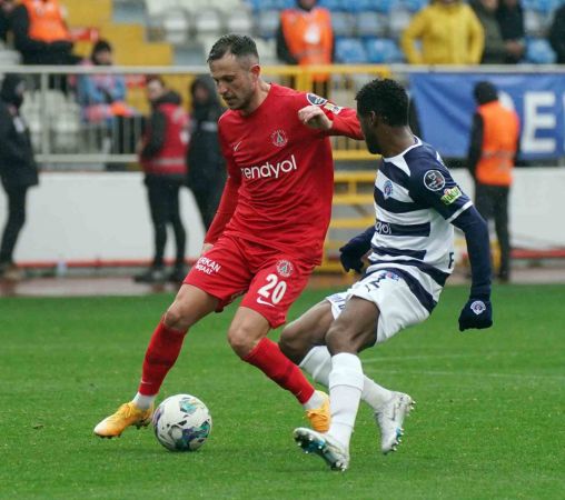 Kasımpaşa ve Ümraniyespor puanları paylaştı