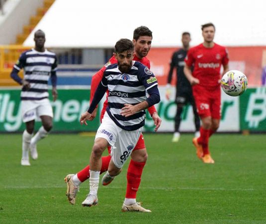 Kasımpaşa ve Ümraniyespor puanları paylaştı