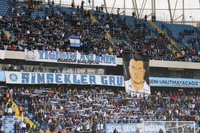 Adana Demirspor, Antalyaspor'u ilk yarıdaki gollerle geçti