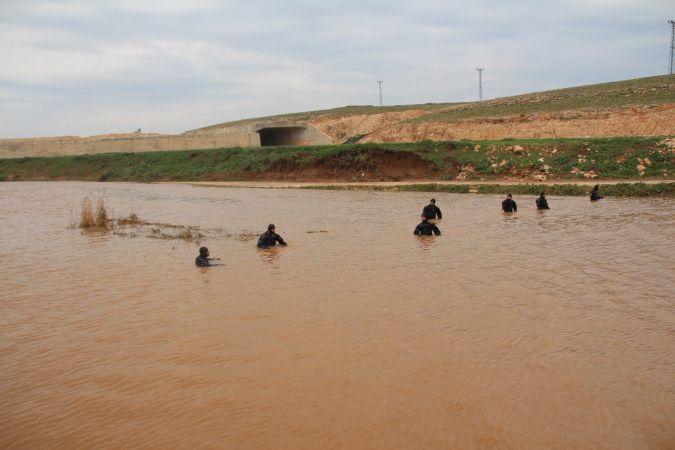Kardeşini kurtarmak isterken akıntıya kapılan kızı arama çalışmaları sürüyor