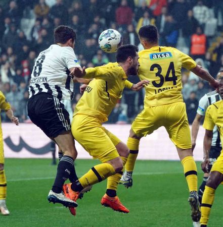 Beşiktaş galibiyet serisini üç golle üçe çıkardı Beşiktaş galibiyet serisini üç golle üçe çıkardı