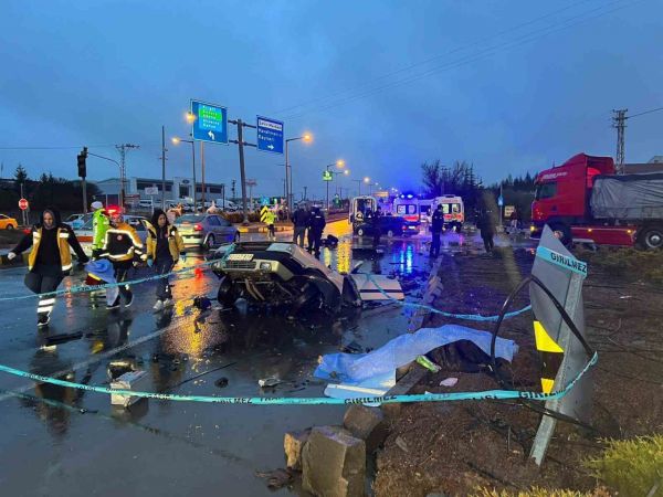Deprem bölgesine giden AFAD aracı kaza yaptı: 1 ölü, 9 yaralı