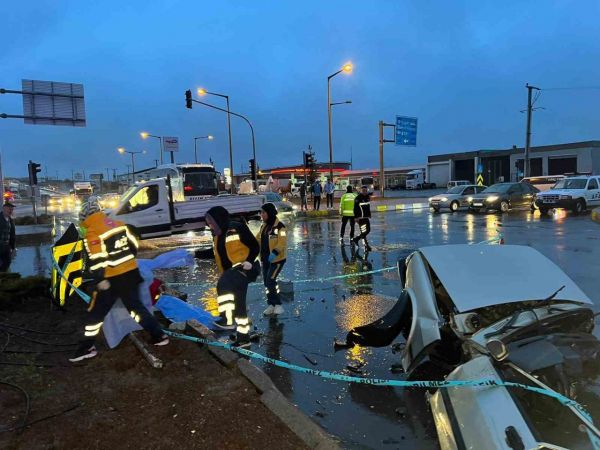 Deprem bölgesine giden AFAD aracı kaza yaptı: 1 ölü, 9 yaralı