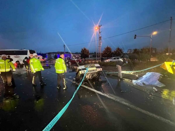 Deprem bölgesine giden AFAD aracı kaza yaptı: 1 ölü, 9 yaralı