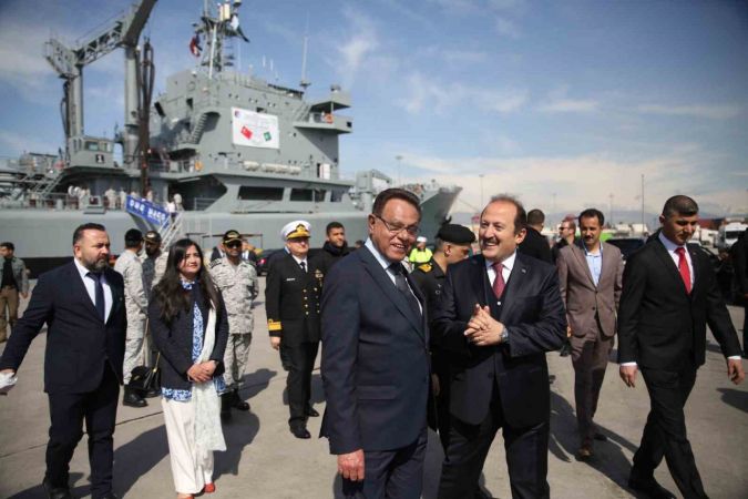 Pakistan’ın ilk yardım gemisi Mersin’e geldi Pakistan’ın ilk yardım gemisi Mersin’e geldi