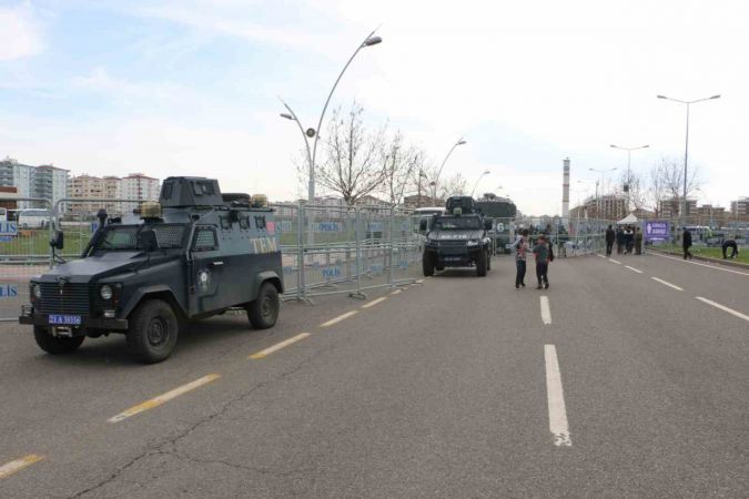 Diyarbakır’da Nevruz kutlaması geniş güvenlik önlemi içinde başladı