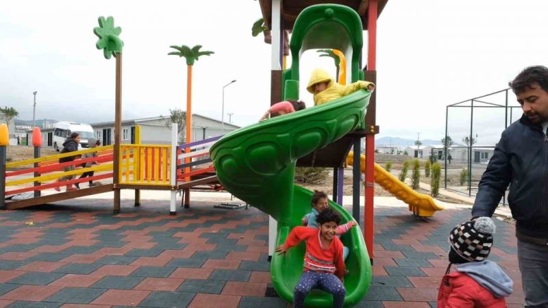 Bakan Kurum: 214 prefabrik evi daha sahiplerine teslim ettik Bakan Kurum: 214 prefabrik evi daha sahiplerine teslim ettik