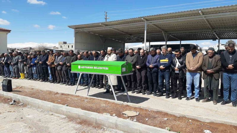 Selde hayatını kaybeden minik Zeynep Zümra annesinin yanına defnedildi