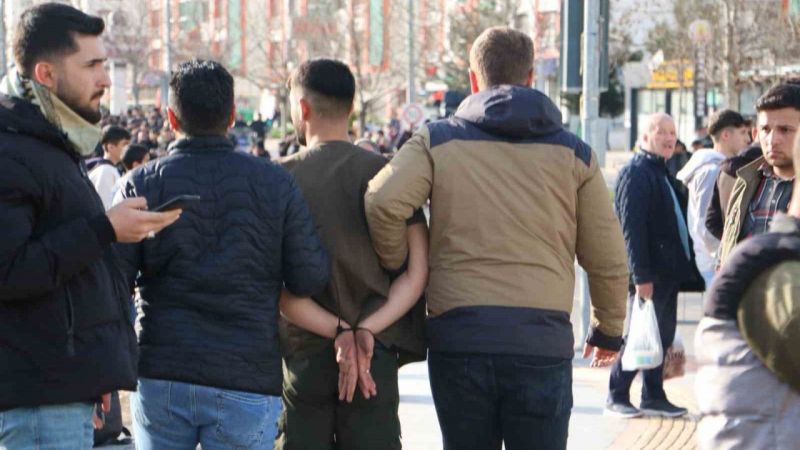 Diyarbakır’da polise taş attığı tespit edilen 200’e yakın kişi gözaltına alındı