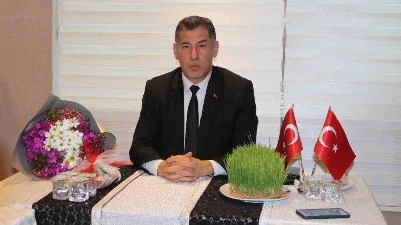 Cumhurbaşkanı adayı Sinan Oğan, 100 bin imza startını Iğdır’da verdi