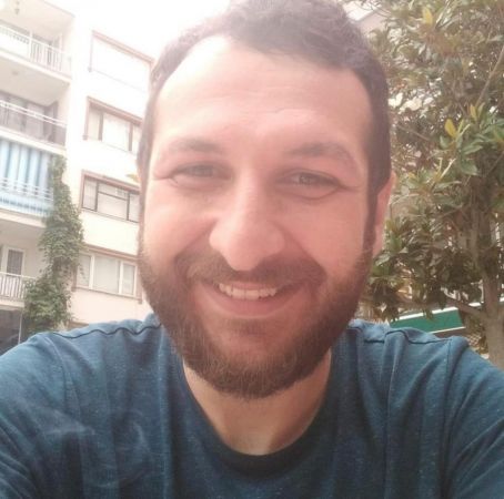 Annesini öldürüp çatıdan atlayan Emrah Karataş hastanede hayatını kaybetti