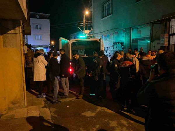 Annesini öldürüp çatıdan atlayan Emrah Karataş hastanede hayatını kaybetti